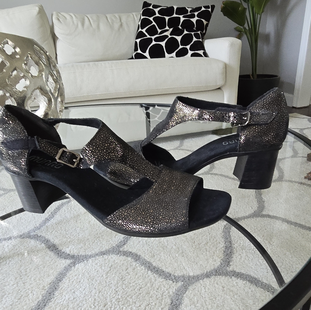 Munro Black Glitter Heels Size 9 N
